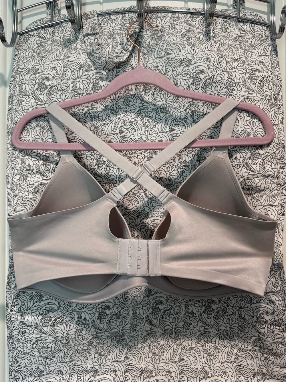 Victoria’s Secret Wireless Lined Semi Demi Bra- Light Gray, 38DD - Picture 4 of 5